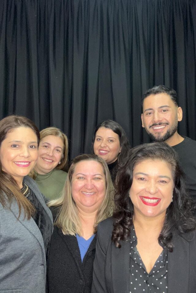 Hoje recebemos com muita alegria o time da Unimed, que esteve aqui para conduzir entrevistas presenciais 🎉

Essa parceria é a prova de que quando há alinhamento entre empresa e consultoria, o resultado vem rápido e com qualidade.

Aqui na Apriori, unimos propósito, agilidade e conexão humana em cada processo seletivo. 💼💙

Seguimos construindo pontes entre talentos e oportunidades!
#Recrutamento #rh #SeleçãoProfissional #ParceriasQueTransformam #TimeAPriori #Unimed